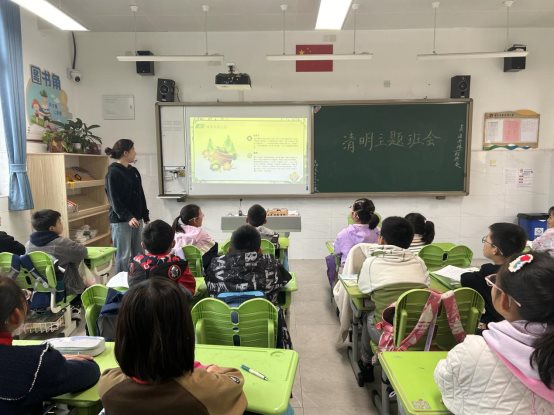 4月3日东吉湖小学开展清明祭英烈活动